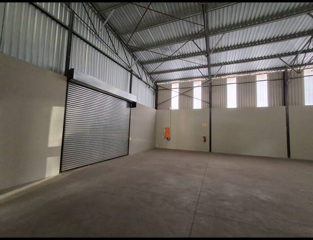 350M² WAREHOUSE TO LET IN CLEVELAND